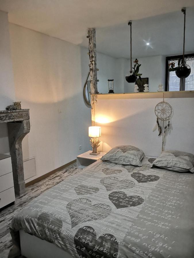 Studio Zen Et Cosy, Neuf En Pleine Ville Saint-Claude Exteriör bild
