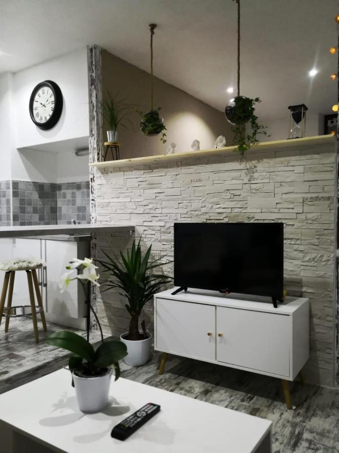 Studio Zen Et Cosy, Neuf En Pleine Ville Saint-Claude Exteriör bild