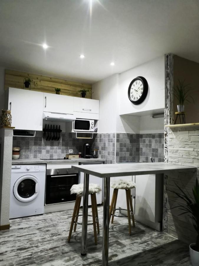 Studio Zen Et Cosy, Neuf En Pleine Ville Saint-Claude Exteriör bild