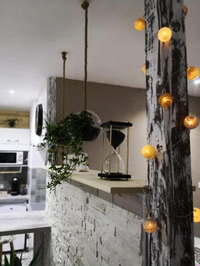 Studio Zen Et Cosy, Neuf En Pleine Ville Saint-Claude Exteriör bild